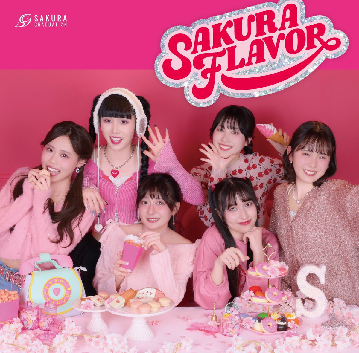 FENT_ONLINESHOP's tweet photo. 📢新商品発売🛍️

大変お待たせいたしました‼️

／
SAKURA GRADUATION（@SAKURA_GRAD ）
3rd Single💿 『SAKURA FLAVOR』
オンラインショップ販売開始🎉🌸
＼

🛒https://t.co/BO2mhyrxfG

#サクラグ 
#サクフレ🌸 https://t.co/J9MCiSCvY5