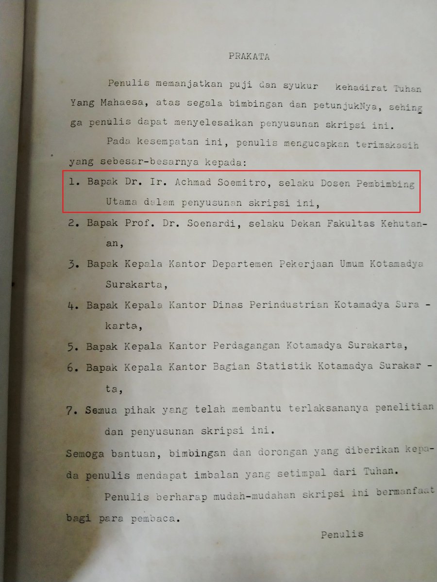 SianiparRismon's tweet photo. Seharusnya TIM TPUA melaporkan Pak Ir. Kasmujo, MS yang menyebarkan hoax mengaku pembimbing skripsi Jokowi, karena baik di lembar pengesahan maupun di prakata pada skripsi Jokowi, tidak tercantum nama pembimbing Kasmujo. Ini titik masuk mengurai pemalsuan skripsi palsu JOKOWI. https://t.co/tcONOD67Yk