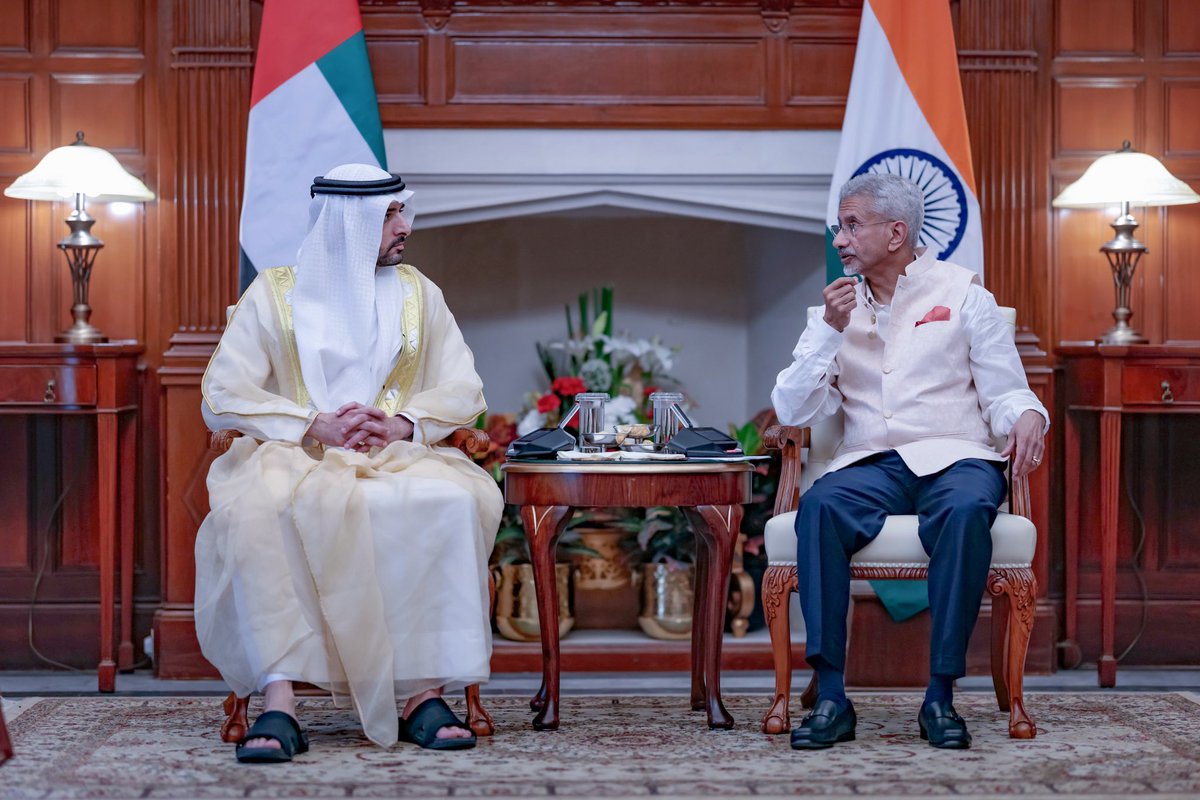 groupfazza's tweet photo. حمدان بن محمد يستعرض مع الدكتور سوبرامنيام جايشانكار وزير الشؤون الخارجية الهندي العلاقات الثنائية وآفاقها المستقبلية في ضوء الحرص المشترك على توسيع دائرة التعاون ضمن مختلف القطاعات الحيوية. https://t.co/G5w89jmQ95