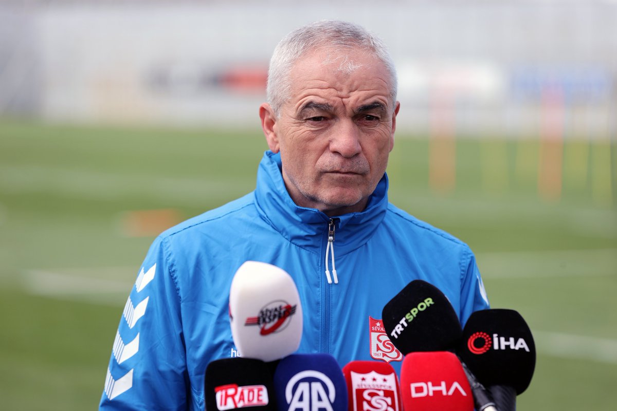 sarilaciapp's tweet photo. 💥🗣️Sivasspor Teknik Direktörü Rıza Çalımbay: Fenerbahçe maçı bizim için bir final. https://t.co/HEVwKd8ugB