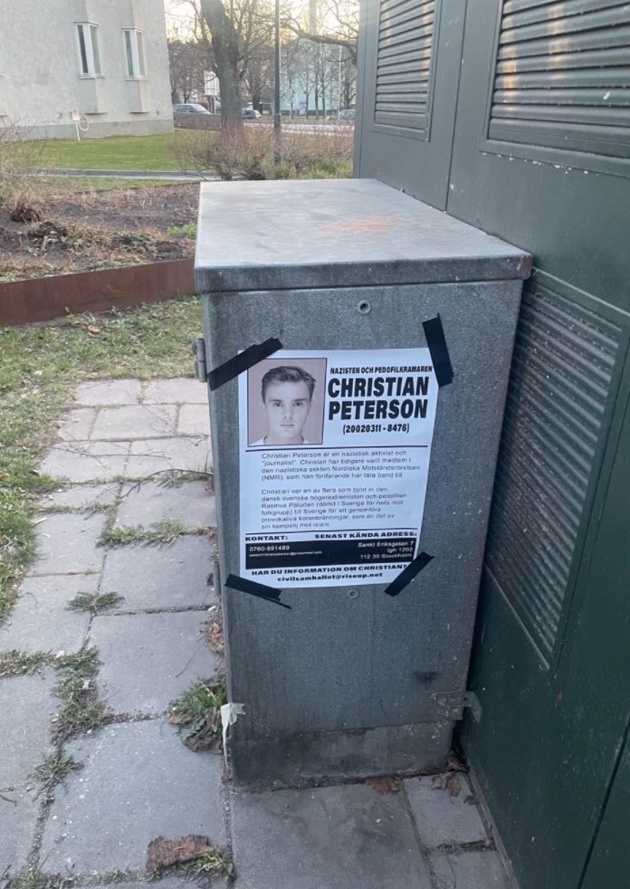 Som krokusar om våren ploppar viktig samhällsinformation upp runt om i vår stad.