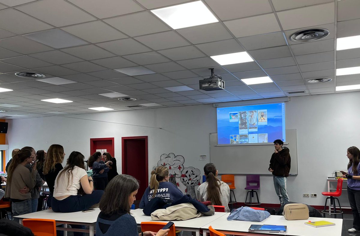 SaludDigitalEdu (@saluddigitaledu) on Twitter photo 🎓 Reflexionamos sobre salud, redes sociales y juventud en un taller con estudiantes de Educación en la <a href="/unicomplutense/">Complutense</a>.
📱 ¿Qué modelos de salud estamos aprendiendo sin darnos cuenta? #SaludDigitalEdu.
<a href="/ucm_educacion/">Facultad Educación UCM</a>
<a href="/CienciaGob/">Ministerio de Ciencia, Innovación y Universidades</a>
<a href="/madrimasd/">Madri+d</a>
<a href="/ucc_complutense/">Unidad de Cultura Científica UCM</a>
<a href="/AgEInves/">Agencia Estatal de Investigación</a> 🎓 Reflexionamos sobre salud, redes sociales y juventud en un taller con estudiantes de Educación en la <a href="/unicomplutense/">Complutense</a>.
📱 ¿Qué modelos de salud estamos aprendiendo sin darnos cuenta? #SaludDigitalEdu.
<a href="/ucm_educacion/">Facultad Educación UCM</a>
<a href="/CienciaGob/">Ministerio de Ciencia, Innovación y Universidades</a>
<a href="/madrimasd/">Madri+d</a>
<a href="/ucc_complutense/">Unidad de Cultura Científica UCM</a>
<a href="/AgEInves/">Agencia Estatal de Investigación</a>