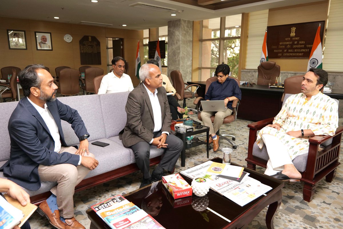Office_ChJayant's tweet photo. Officials from Cultus – Education &amp; Technology Services met with Shri Jayant Chaudhary. The discussion focused on skilling initiatives, emphasizing enhanced competency in the field of Cloud Computing. https://t.co/8l8PqhntU5