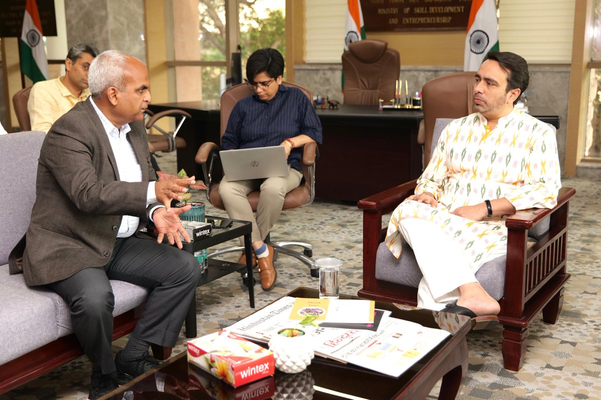 Office_ChJayant's tweet photo. Officials from Cultus – Education &amp; Technology Services met with Shri Jayant Chaudhary. The discussion focused on skilling initiatives, emphasizing enhanced competency in the field of Cloud Computing. https://t.co/8l8PqhntU5