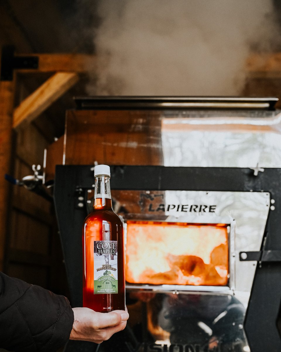 AlimentsNB's tweet image. C’est la saison du sirop d’érable et chaque bouteille est un véritable concentré de magie! 🍁 De l’arbre à l’assiette, chaque goutte d’or témoigne de la passion, de la tradition et du dévouement de nos producteurs locaux.
#achetezlocalpourdebon #soutenezlocal #siropderableNB