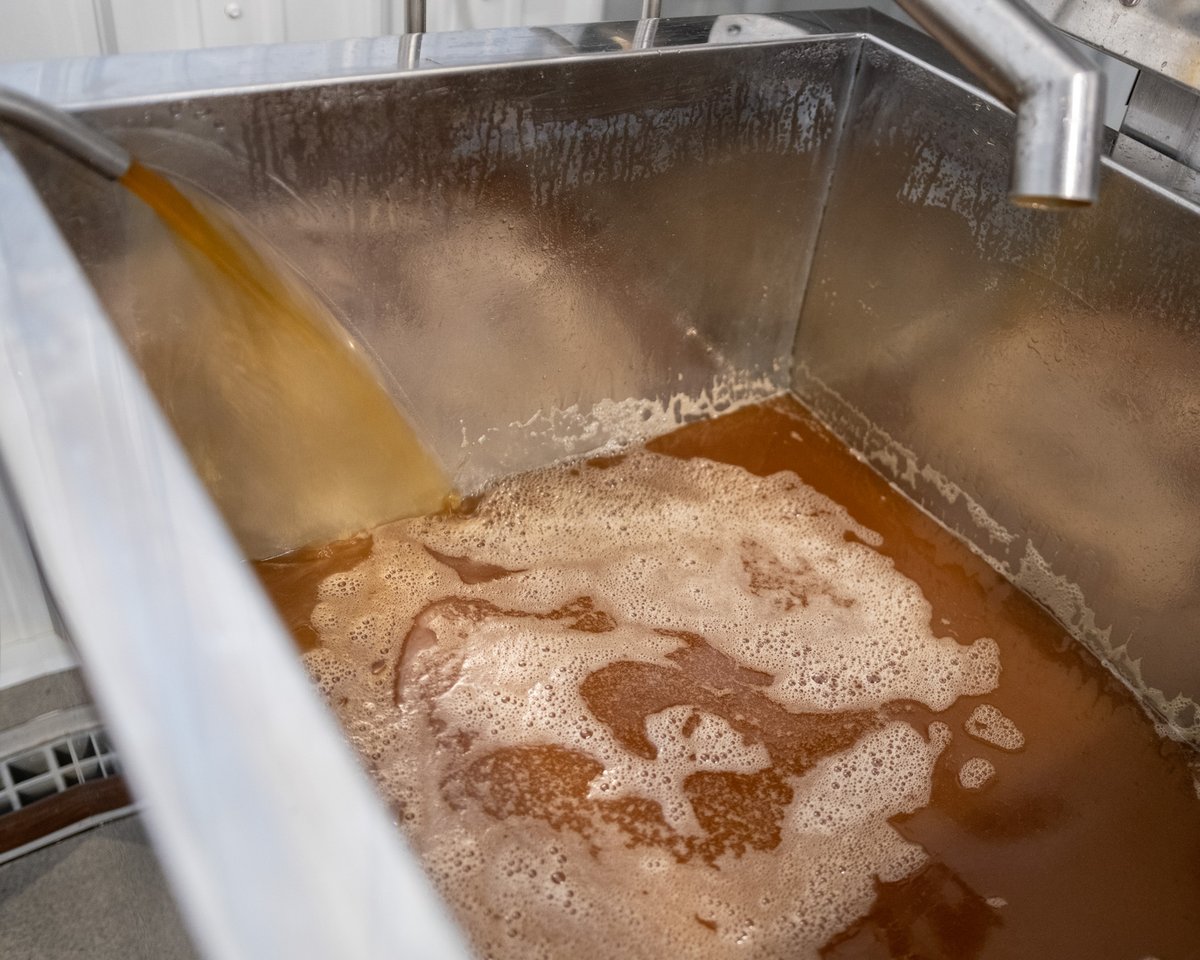 AlimentsNB's tweet image. C’est la saison du sirop d’érable et chaque bouteille est un véritable concentré de magie! 🍁 De l’arbre à l’assiette, chaque goutte d’or témoigne de la passion, de la tradition et du dévouement de nos producteurs locaux.
#achetezlocalpourdebon #soutenezlocal #siropderableNB