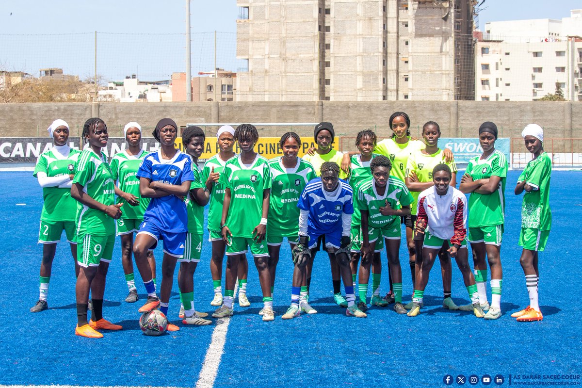 DakarSacreCoeur's tweet photo. 𝗣𝗟𝗔𝗧𝗘𝗔𝗨 𝗠𝗜𝗫𝗧𝗘 𝗣𝗥𝗘𝗙𝗢𝗥𝗠𝗔𝗧𝗜𝗢𝗡🔵⚪
 Ce samedi 7 avril, DSC a organisé un plateau de football mixte (filles et garçons) pour la préformation au sein du complexe. Une belle journée de foot ! 
👉 Lire l'article : https://t.co/nzFZRAJbi7 
#TeamDSC https://t.co/ow8ToU3dWh