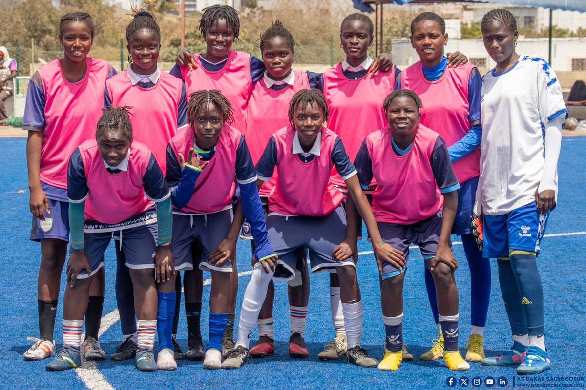 DakarSacreCoeur's tweet photo. 𝗣𝗟𝗔𝗧𝗘𝗔𝗨 𝗠𝗜𝗫𝗧𝗘 𝗣𝗥𝗘𝗙𝗢𝗥𝗠𝗔𝗧𝗜𝗢𝗡🔵⚪
 Ce samedi 7 avril, DSC a organisé un plateau de football mixte (filles et garçons) pour la préformation au sein du complexe. Une belle journée de foot ! 
👉 Lire l'article : https://t.co/nzFZRAJbi7 
#TeamDSC https://t.co/ow8ToU3dWh