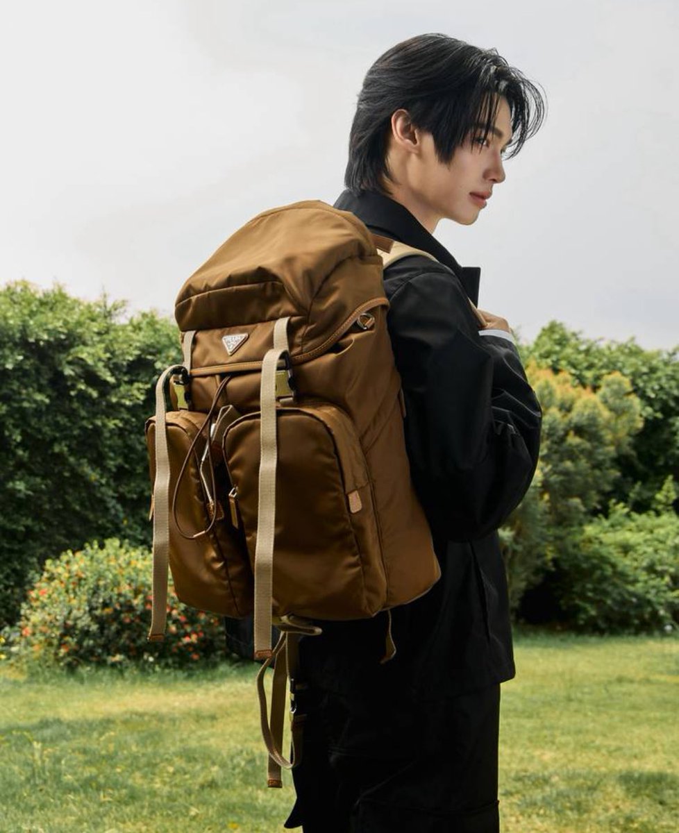 Prada Re-Nylon สะท้อนถึงนวัตกรรมและความรับผิดชอบต่อสิ่งแวดล้อม โดย Prada Re-Nylon เปลี่ยนวัสดุเหลือใช้ให้กลายเป็นดีไซน์เหนือกาลเวลา ถ่ายทอดแนวคิดแฟชั่นที่คำนึงถึงความรับผิดชอบต่อโลก​

PRADA Line Voom update 

#PradaReNylon
#Prada #PradaxWin
#winmetawin <a href="/winmetawin/">Winmetawin</a>