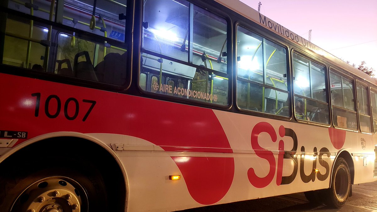 leoguevara80's tweet photo. #Cordoba usuarios del trasporte urbano siguen con quejas por las frecuencias a 24hs de la incorporación de la nueva empresa #SiBus además la mayoría asegura que todavía no subió a las unidades Okm. El municipio asegura que la espera máxima es de 15 minutos. Movil @radiomitrecba. https://t.co/38RZRA1nNw