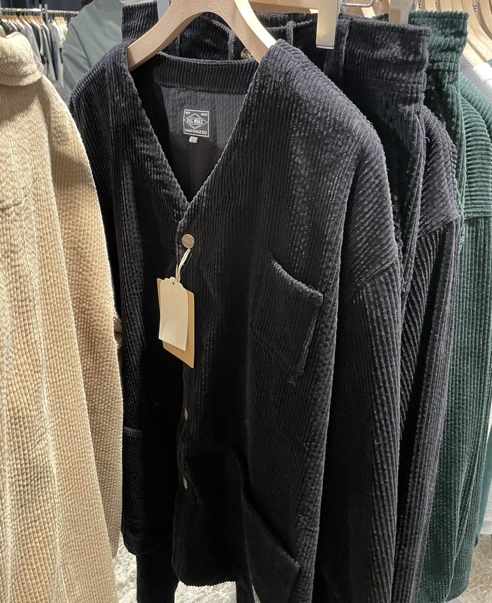 Placerealstreet's tweet photo. AW展示会に行ってきた。作り手の拘り、長く愛用できるベーシックさ、そして価格、バランスの取れたラインナップでした。
#展示会 #BIGMIKE #ビッグマイク https://t.co/NTLx8uZteu