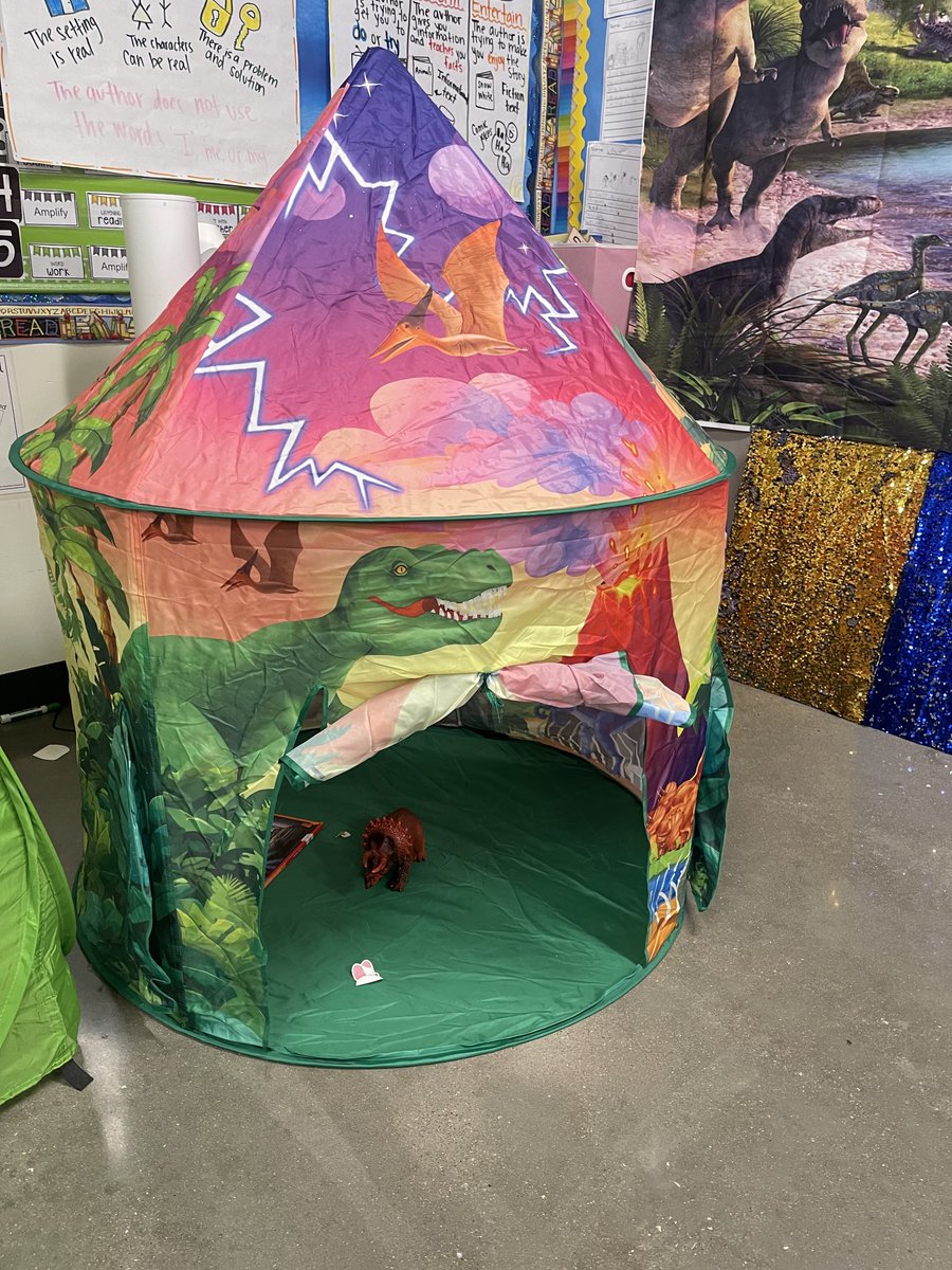MsPowellteaches's tweet image. A peak into our room transformation this week🤣 #teacherlife #makelearningfun
