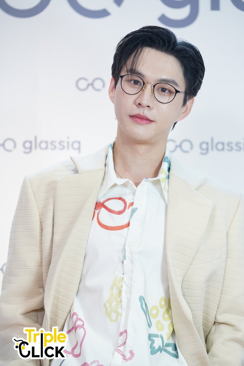 TripleclickTH's tweet photo. “บีเวอร์ พรรษพล” เปิดตัวคอลเลคชันแว่น glassiq | Bever "Beyond Ordinary"
GLASSIQ X BEVER
#bbverpj
#GlassiqxBever
#beyondordinary #glassiqbever
#GlazziqtoGlassiq #Glassiq https://t.co/XIHtcsKCkg