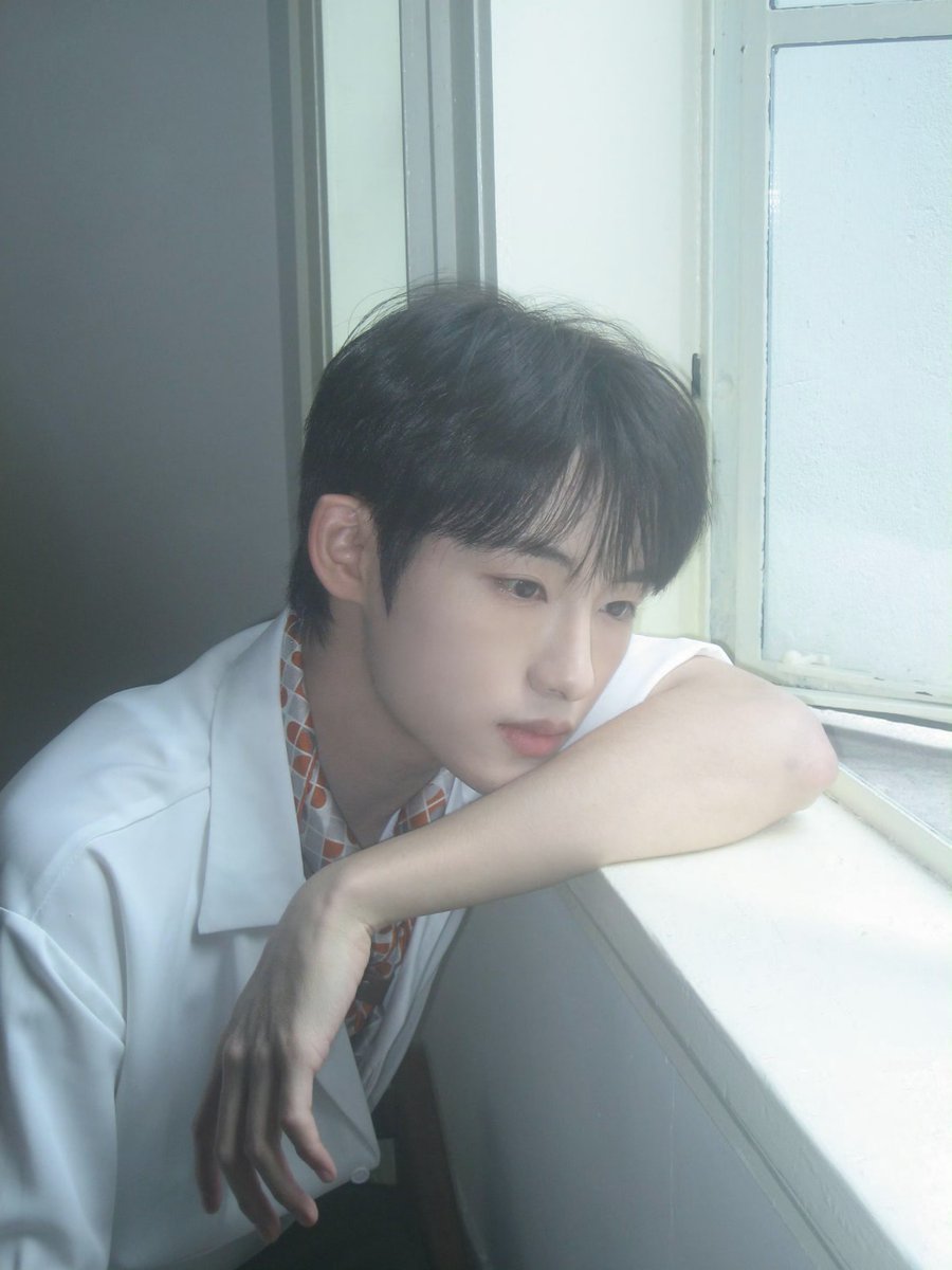 🤍고양이를 바라보고
      창밖을 바라봐🤍

학원물 되잖아. 뚝딱