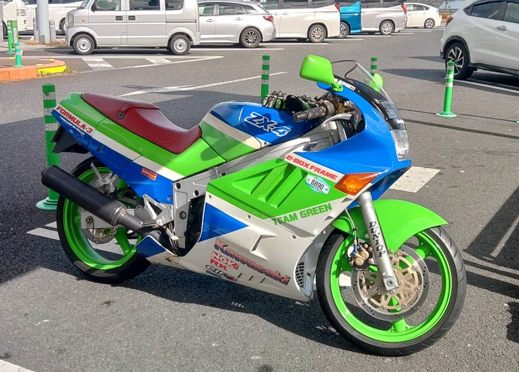 xjrxMHTamYN2ldR's tweet image. #愛車をあと何年乗るつもりか言え
#ZX4 は時間が許す限り…なメインバイク
#ZX11 は…もうちょい乗ってたい
#ミニペケ は…そろそろ!?