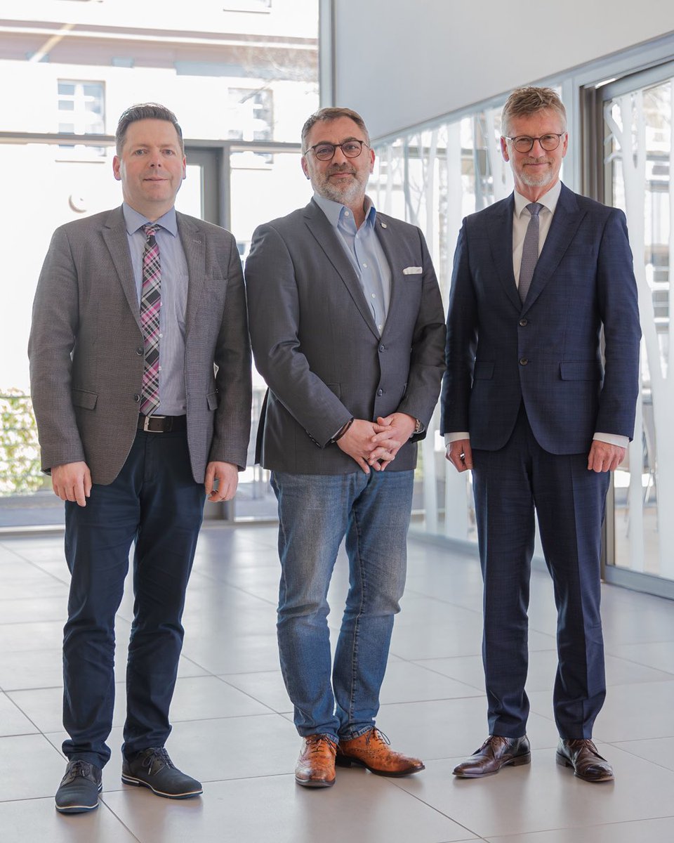 1/3

✨Finanzstaatssekretär <a href="/JulianVonarb/">Julian Vonarb</a> zu Besuch bei der IHK Südthüringen <a href="/ihksuhl/">IHK Südthüringen</a>.✨

Offene Worte der Hauptgeschäftsführung zur Zusammenarbeit zwischen Wirtschaft und Finanzbehörden.