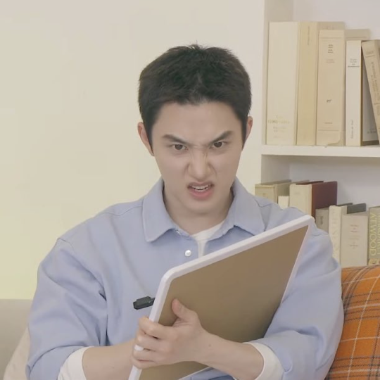 penguinisking's tweet photo. Kyungsoo's expressions lol https://t.co/UywdxdkeII