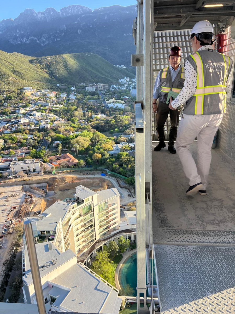 Este mes hemos estado en México visitando la obra de Ventum: un conjunto de tres torres residenciales que se conectan a través de un basamento de dos niveles con espacios de amenidades.

+info: moneobrock.com/es/project/viv…