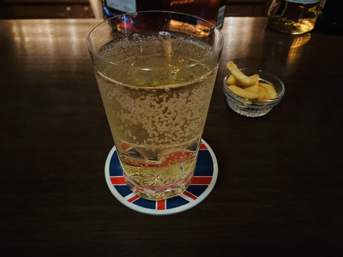 takao_s1207's tweet photo. 至福の1杯
いや、2杯目
バーボンにEnvyがあったとは・・・
#数寄屋橋サンボア
#ハイボール
#ブラックニッカハイボール
#ブラックニッカ
#angelsenvy https://t.co/2V1dXFWPA0