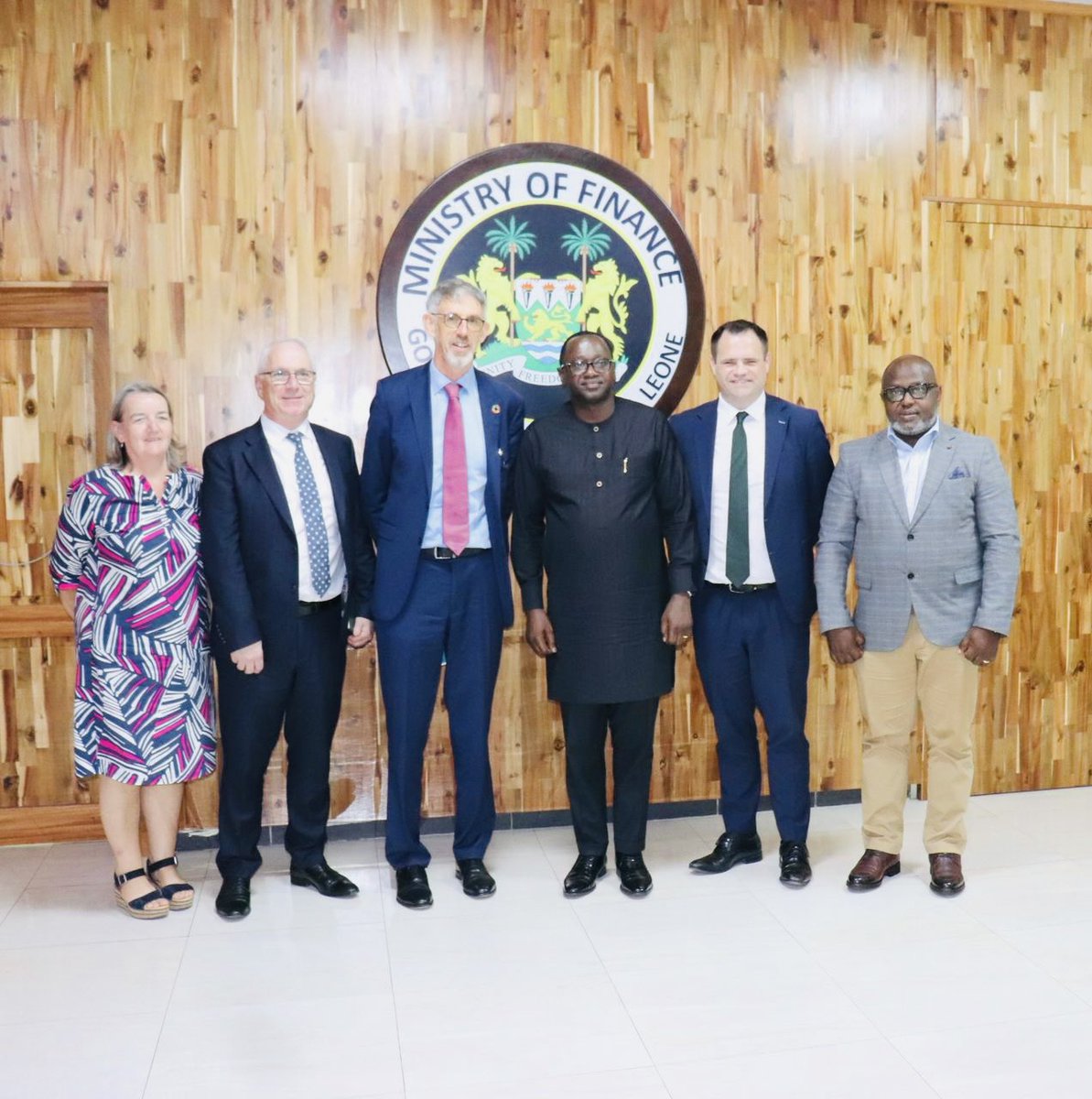 Irish Minister Neale Richmond visits Finance Minister Sheku A.F. Bangura to boost ties, review Irish-funded projects, and reaffirm support for Sierra Leone. #IrelandInSL #SierraLeone #IrishAid #Development #Finance

mof.gov.sl/irish-minister…