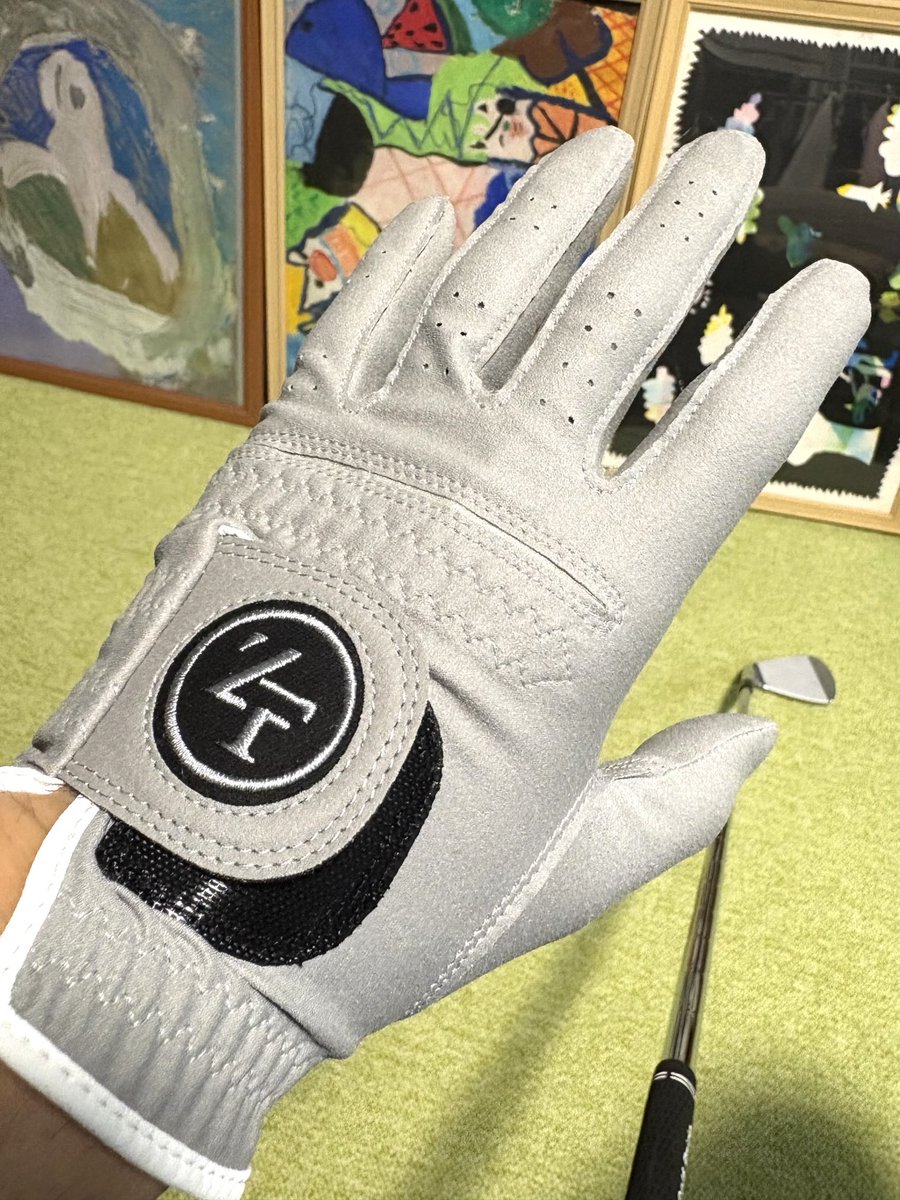 ytam80250's tweet photo. なんか良さそうだと言う事でAmazonで注文していたゴルフグローブ。家に着いたら届いていた。

早速装着してみた。
🔜ピッタリフィット。
こりゃ！なんか良さそうだ👍

ちなみにサイズは23cm。
自分の手には少し
小さく感じるくらいの方が
窮屈で良さそうだ🖐️

#ZEROFIT #インスパイラルグローブ https://t.co/Xgv3jfwlae