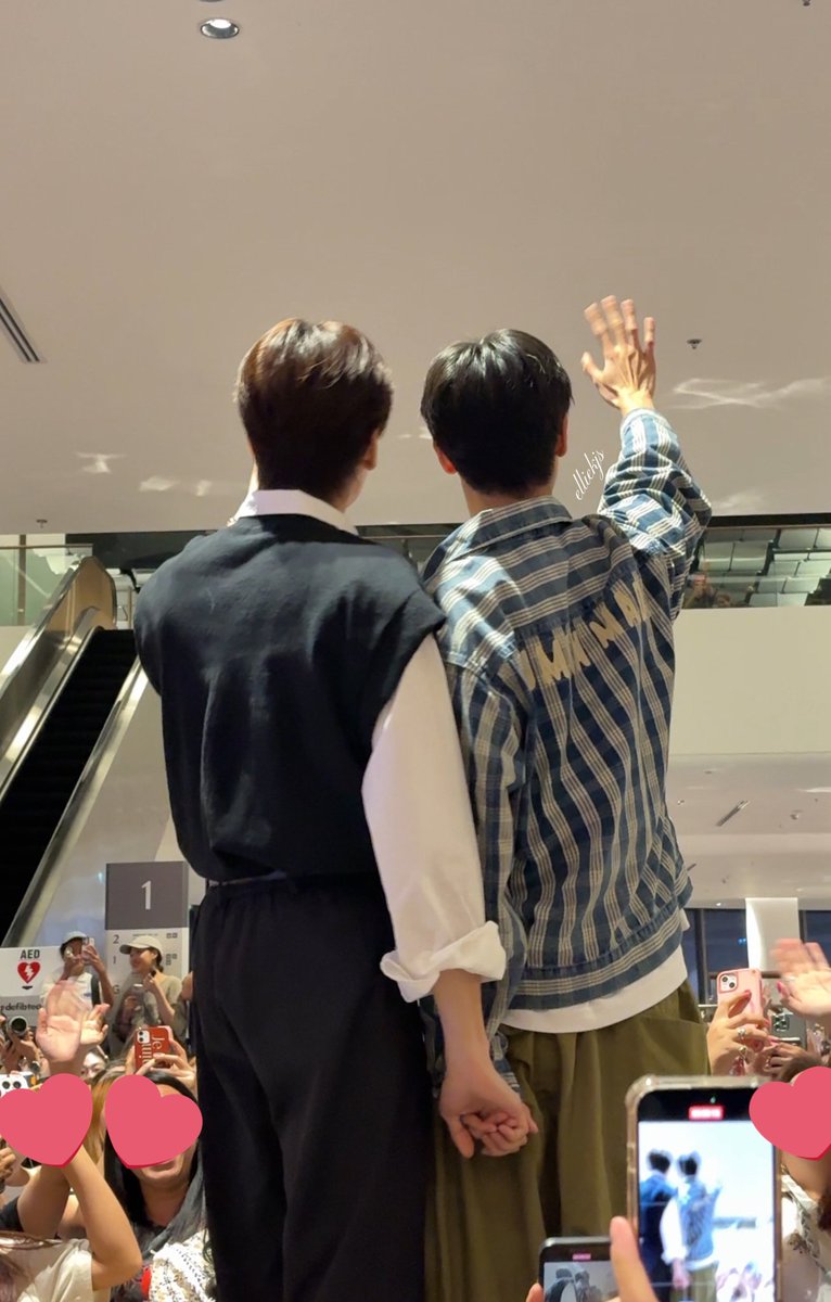 kyucelyne's tweet photo. we won guys, we won…..
🥹🥹🥹🥹🥹🫳🏻🫳🏻🫳🏻🫳🏻

JUNIORMARK 2ND FANSIGN
#BKKIBF2025xJuniorMark #JuniorMark https://t.co/0NJmCq8mlm