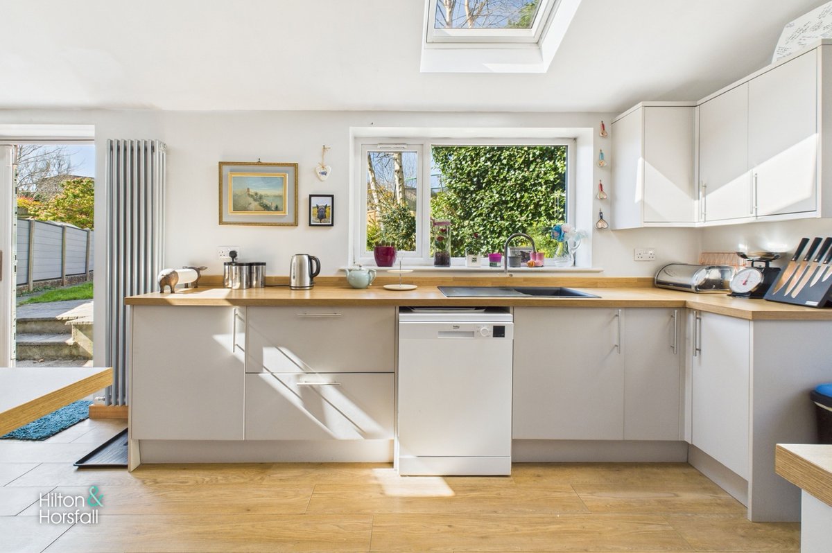 HiltonHorsfall's tweet photo. Higher Causeway | Barrowford | Semi Detached | Large Driveway | 3 Bedrooms | Large Living Room | Dining Kitchen | Study | Utility Room | Shower Room | Rear Garden | OIRO £239,950 https://t.co/v4n4d7BPd5