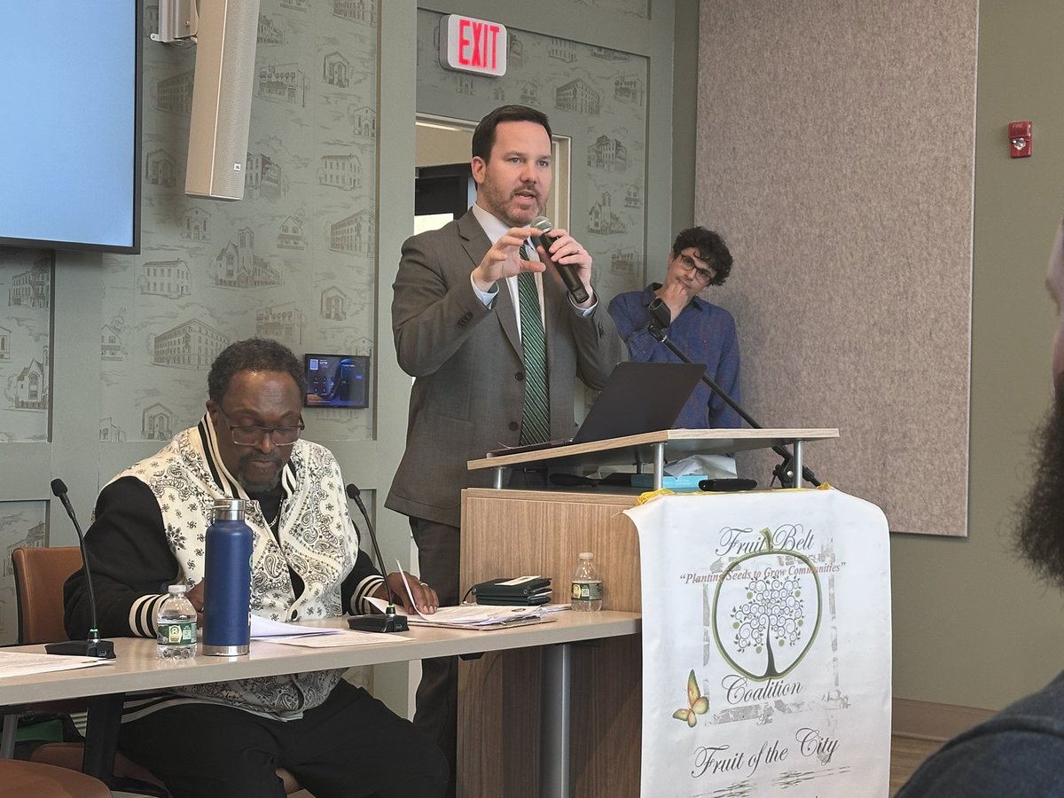 MayorScanlon's tweet photo. Yesterday, I attended the Fruitbelt Coalition/Fruit of the City meeting to discuss parking permit concerns with residents and discuss potential solutions.

We will continue to work together to find an approach that works for everyone. https://t.co/4erCcDSC1W