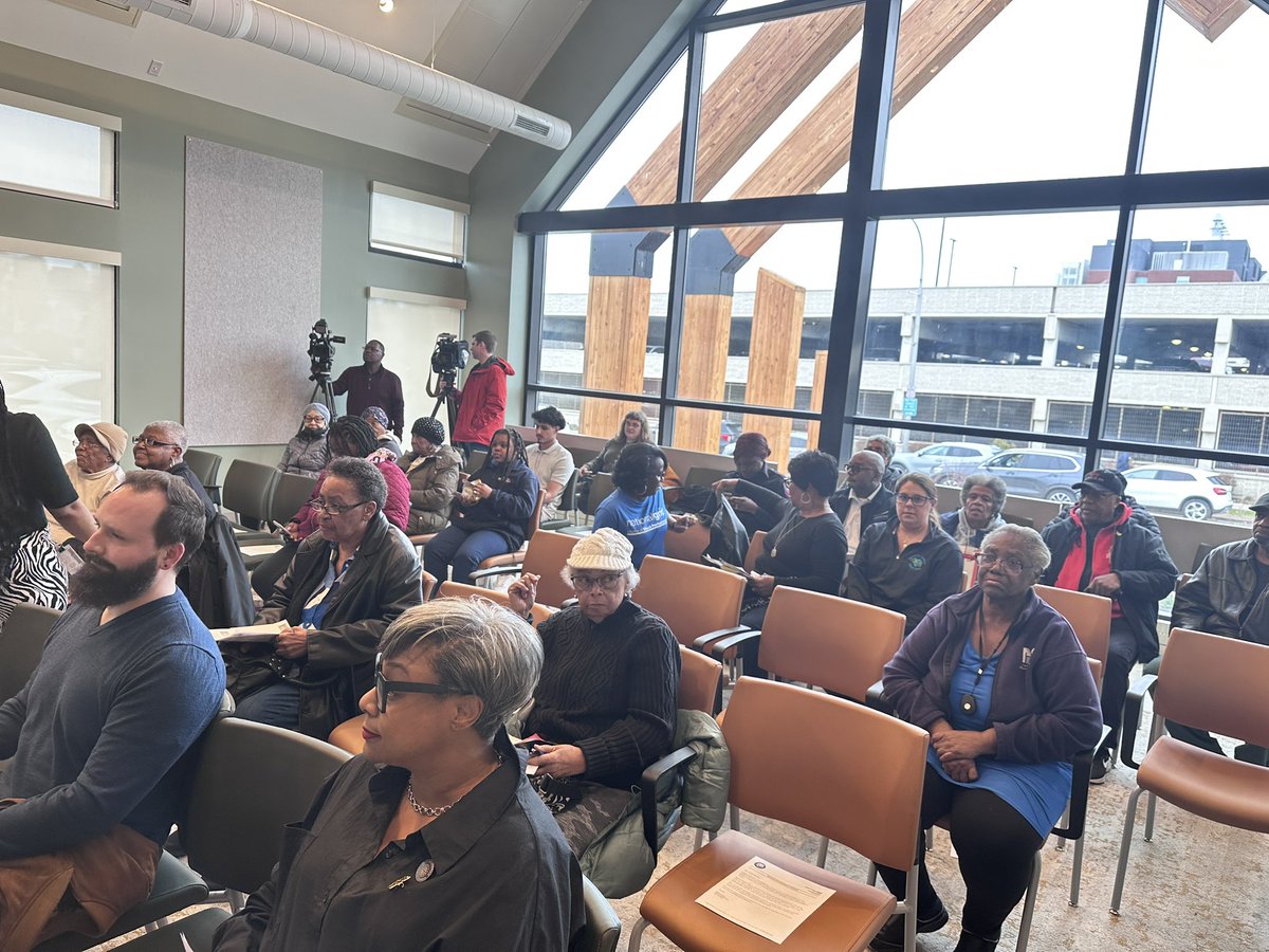 MayorScanlon's tweet photo. Yesterday, I attended the Fruitbelt Coalition/Fruit of the City meeting to discuss parking permit concerns with residents and discuss potential solutions.

We will continue to work together to find an approach that works for everyone. https://t.co/4erCcDSC1W
