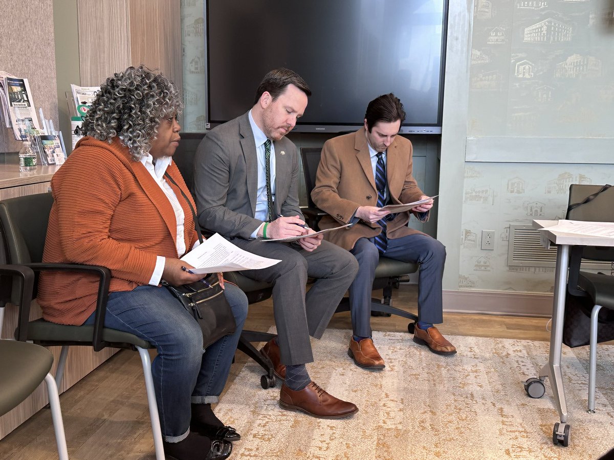 MayorScanlon's tweet photo. Yesterday, I attended the Fruitbelt Coalition/Fruit of the City meeting to discuss parking permit concerns with residents and discuss potential solutions.

We will continue to work together to find an approach that works for everyone. https://t.co/4erCcDSC1W