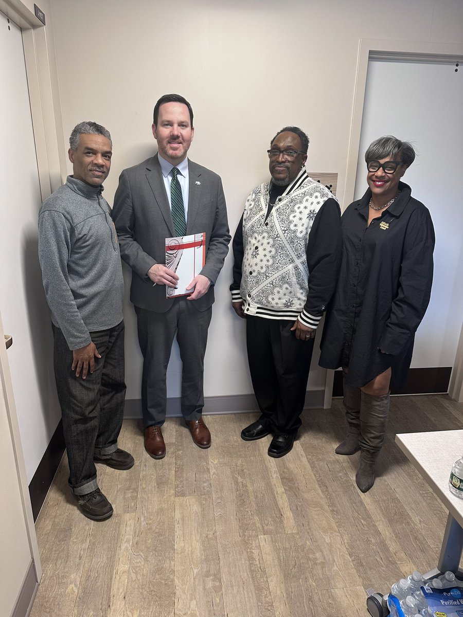 MayorScanlon's tweet photo. Yesterday, I attended the Fruitbelt Coalition/Fruit of the City meeting to discuss parking permit concerns with residents and discuss potential solutions.

We will continue to work together to find an approach that works for everyone. https://t.co/4erCcDSC1W