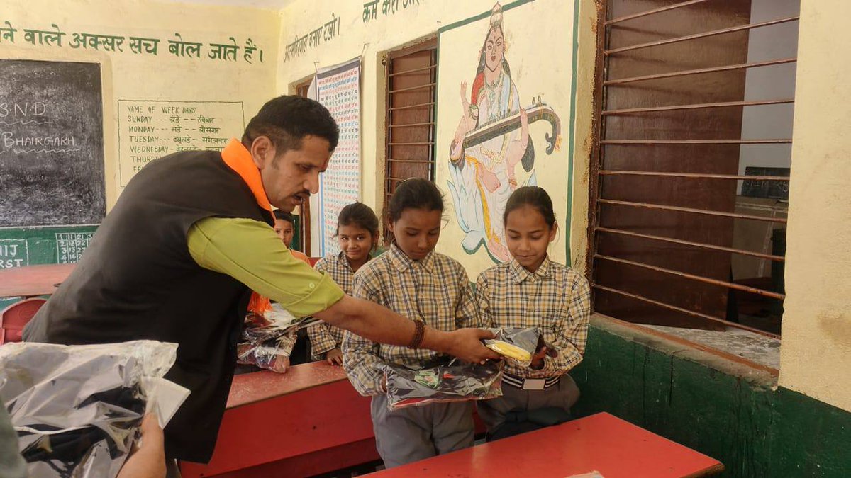 samoon4humanity's tweet photo. 🏫 School No. 106
🏫 Govt. Primary School, Bhargid
📍Narendranagar, Tehri Garhwal, Uttarakhand
🎽 On April 4, 2025, Samoon Foundation distributed sports uniforms to boost student morale and support rural education.
#SamoonFoundation #RuralEducation #SamoonCares https://t.co/C9ceKPabZ4