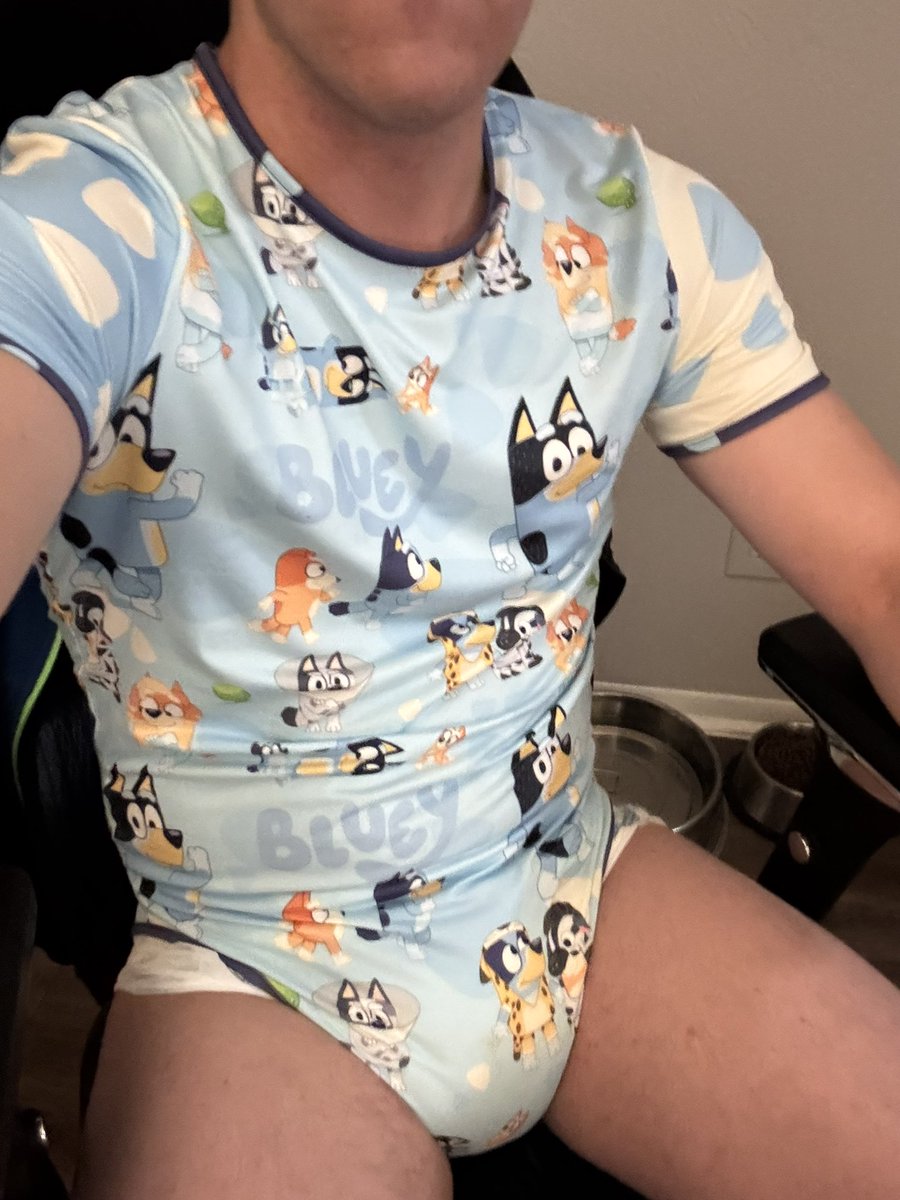 thepaddedwolfAD's tweet photo. Got a new onesie from @CrinkleCubs over on Etsy and I am absolutely in love with it. Super comfortable, great materials, and not completely wallet busting https://t.co/1Uiy5ZBVIE