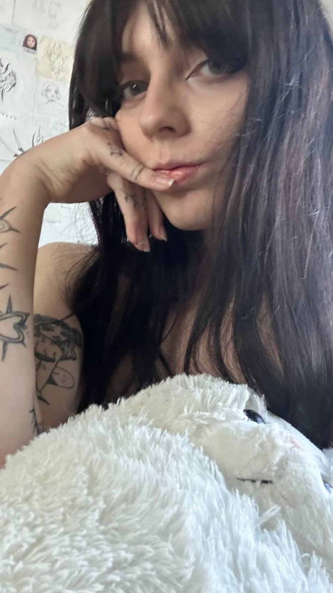 Say hi if you wanna see just how wild I can get 😏💋