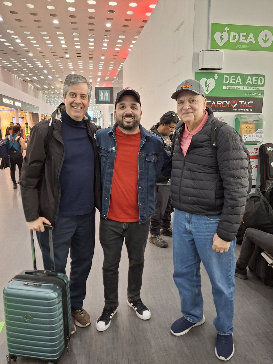 En nuestro viaje de carnavales nos encontramos en el aeropuerto de la Ciudad de Mexico a  <a href="/CoachCMorales/">Carlos Morales</a> y <a href="/AlvaroNBAMartin/">Álvaro Martín</a> . Buena charla de basket.<a href="/cponce19/">Carlos Alfredo Ponce</a> <a href="/fepabapma/">fepabapma</a> <a href="/FePaBa/">FEPABA</a>