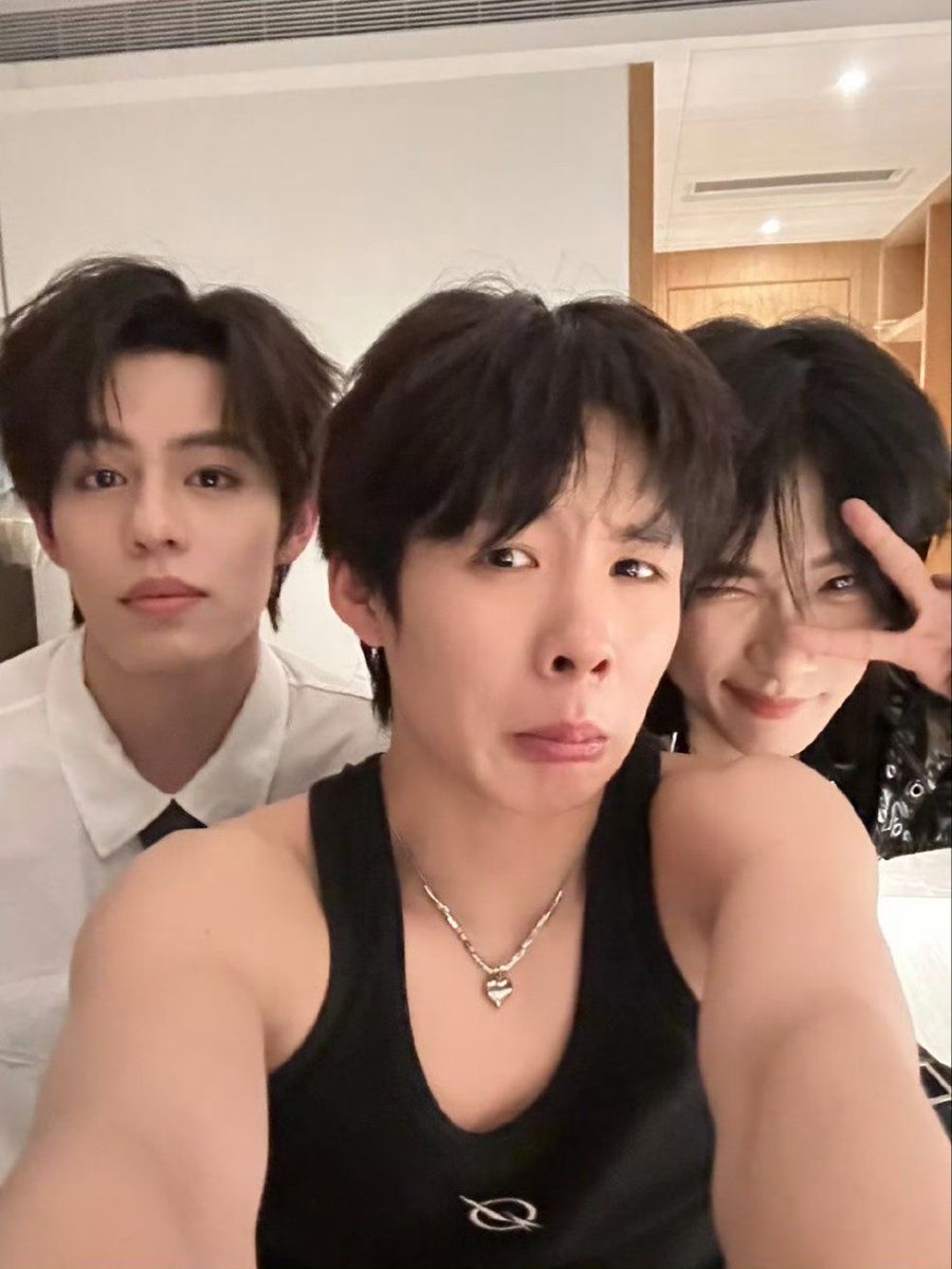 BellaroseB17524's tweet photo. I’m sorry we couldn’t keep you all together. Yuchen and Wuxun my heart hurt, when your names didn’t get called. I hope the best for you two. We will support you no matter where, or what you do! 

#Yuchen #WUXUN #313forever https://t.co/Oon21IC9XE