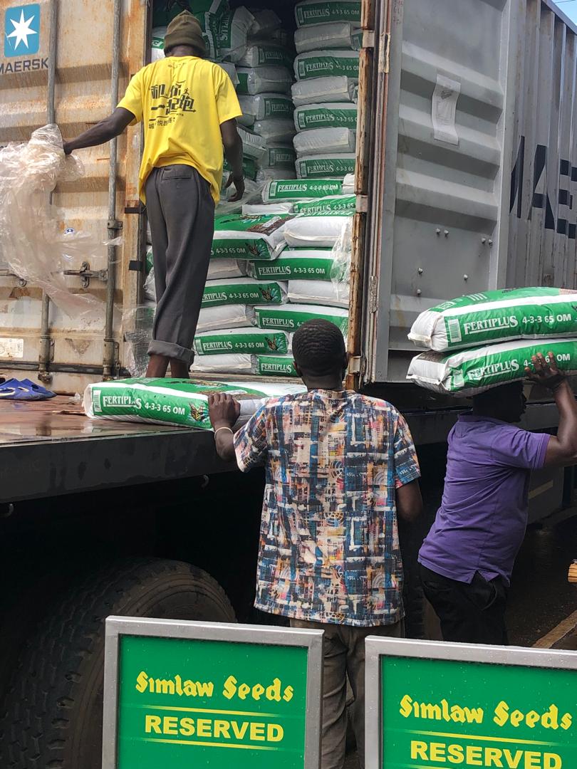 Twesigye_Boaz7's tweet photo. #Fertiplus: Simlaw Seeds Mbale 0706777002
Simlaw Seeds Container Village 0706777001
Masaka Abby Traders 0753103488
Mbarara 0782814758
A 25kg bag costs 70k only on wholesale and 75k on Retail. A litre costs 45k only on wholesale and 50k on retail. Please Come buy Fertiplus https://t.co/nQA07Uyy0l