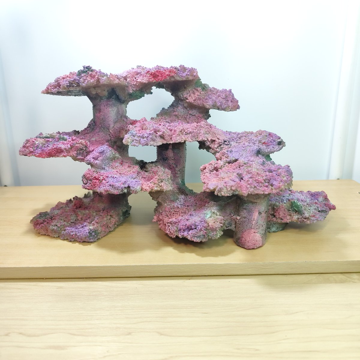 yururepu's tweet photo. 人工ライブロック簡易オーダーで作成したものです。
以前に作成したものを再現も可能です。完璧はむりですが…
長さも指定範囲内でうまくできました！
←完成オーダー品
→お手本にした商品 https://t.co/uvsOVNxtQC