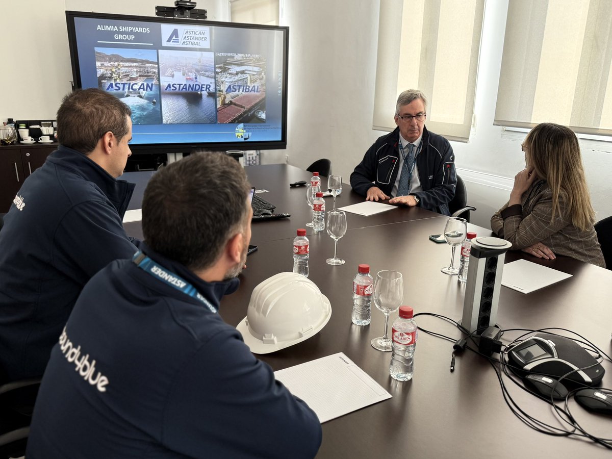 DelegGobCANT's tweet photo. 🛳️ La delegada, @eugeniasdr, destaca el "hito" de @bound4blue tras completar con éxito la instalación de las velas de succión más grandes del mundo.

✅ La compañía, con sede en #Cantabria, ha recibido 1,8M€ del Gobierno de España. @P_Recuperacion.

ℹ️👉 https://t.co/W6sTgw96mU https://t.co/KvtkVGDG2X
