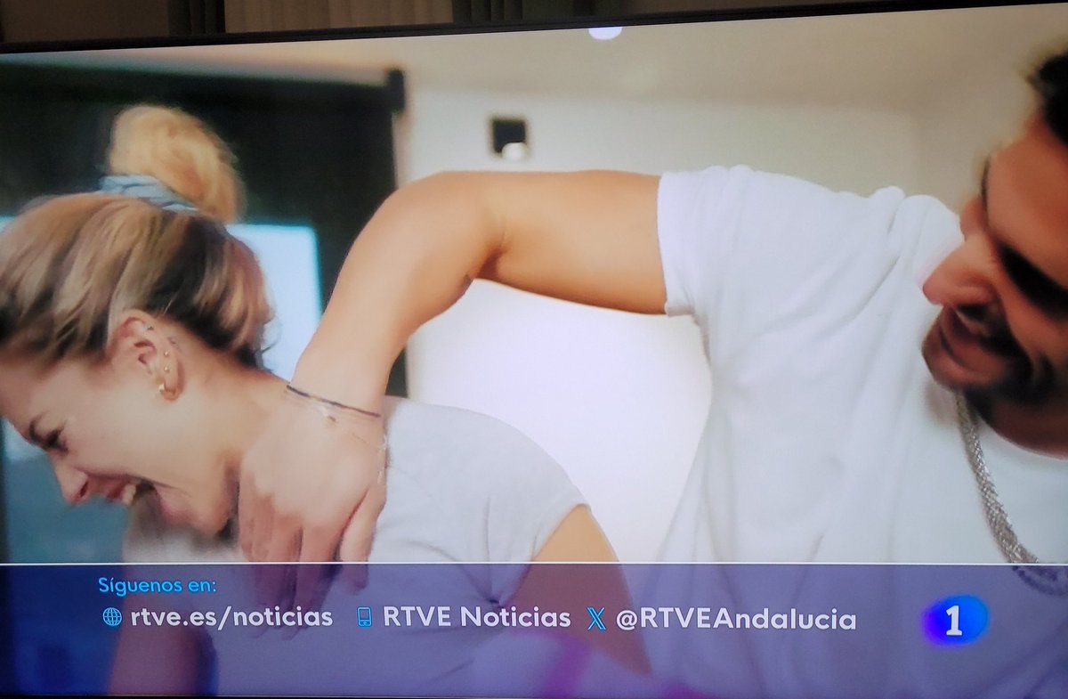 Los niños acaban de salir en rtve con el videoclip de <a href="/Decai/">DECAI</a>
#Lallave
#violedi8A