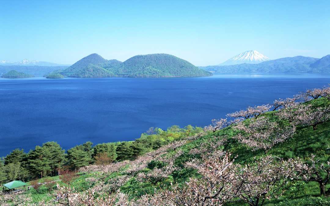 この週末、美味しい食べ物を食べて温泉に浸かりたい気分！♨️　ハコネってところに行ってみようかな。静かで自然豊かな場所だし、リラックスしてリフレッシュできそう✨ #温泉 #箱根 #休暇 #癒しと元気