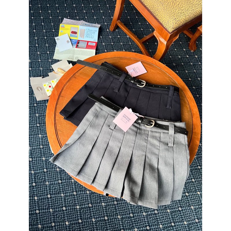 Simplep55192172's tweet photo. ส่งต่อกระโปรงเทนนิสเอวต่ำสีเทา♥️♥️ #cintageshop size s 280฿รส(เอว26”สพ34”ยาว11”)ใหม่มากค่ะมีเข็มขัดแถมให้ด้วยนะคะ #cintageshopส่งต่อ #cintageshop #stylistshop #stylist_shop #ส่งต่อเสื้อผ้า #เสื้อผ้ามือสองสภาพดี #โล๊ะ #โล๊ะตู้เสื้อผ้า #ส่งต่อ #sistersfabric #Unigam #y2kthailand https://t.co/dn3CtMVW4W