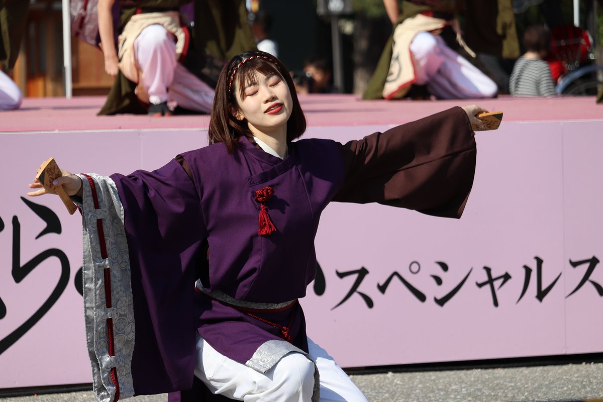 kincham_new's tweet photo. 4.6 京都さくらよさこい２日目、神宮道スペシャルステージにて、幻遷-utsuroi- の皆さんの演舞。
飛舞人さんの過去演舞だそうで、なんか落ち着いて見られた感、踊り手さんたちも感慨深そうで。
#京都さくらよさこい #さくよさ #幻遷utshuroi　#幻遷utsuroi https://t.co/zq1XVHjAP7