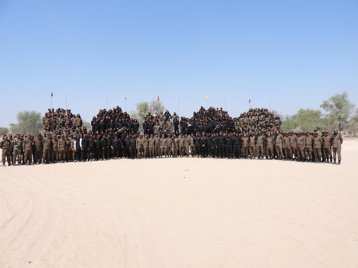 westerncomd_IA's tweet photo. #StrongAndCapable
#ForeverReadyForOperations

#GOC #KhargaCorps reviewed operational role based Integrated Field Firing by #AmoghChakraBrigade #ChargingRamDivision. The GOC also interacted with all ranks and appreciated high training standards of the formation and incorporation of revised #Tactics #Techniques & #Procedures for enhanced operational impact in operations.

@adgpi
@prodefencechan1