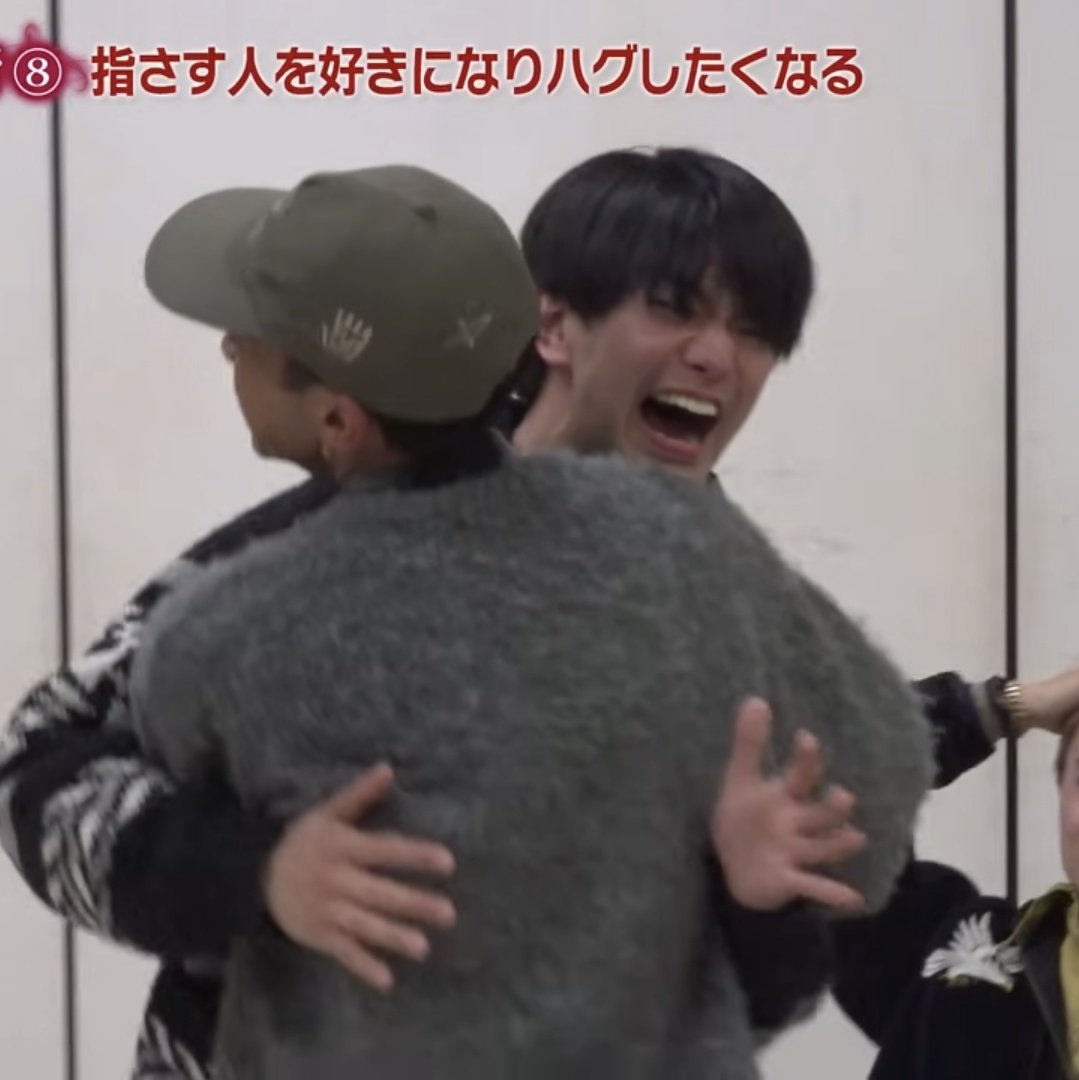 riceglue_'s tweet photo. リチャくんの時はちょっと避けてたのに
誠也くんがハグするときは受け入れてくれるの何?…😇 https://t.co/KVEfFKUWpJ