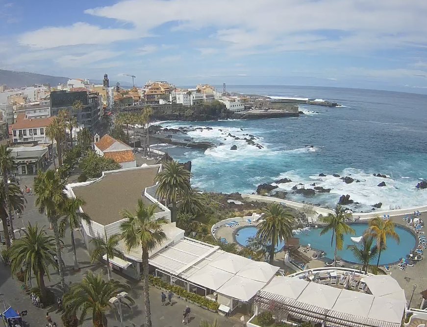 CanariasLifeW's tweet photo. Así encontramos hoy el Puerto de la Cruz ☀️🌴🌊
¿Pensando qué hacer mañana o el fin de semana? Entra ahora en https://t.co/MnT9wHr7uU y mira en directo cómo está el tiempo en cada rincón de las islas 📲🔍
#PuertoDeLaCruz #TenerifeNorte #CanariasLife #WebcamsEnDirecto https://t.co/NEL0vzqPEY