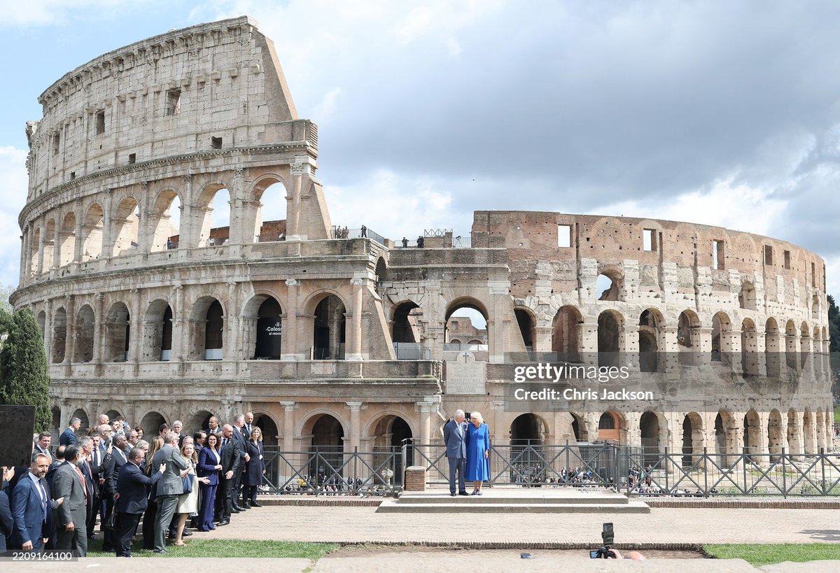 theworldofAC's tweet photo. The King and Queen in front of the Colosseum
#StateVisitItaly https://t.co/Iq8gNLvKi1