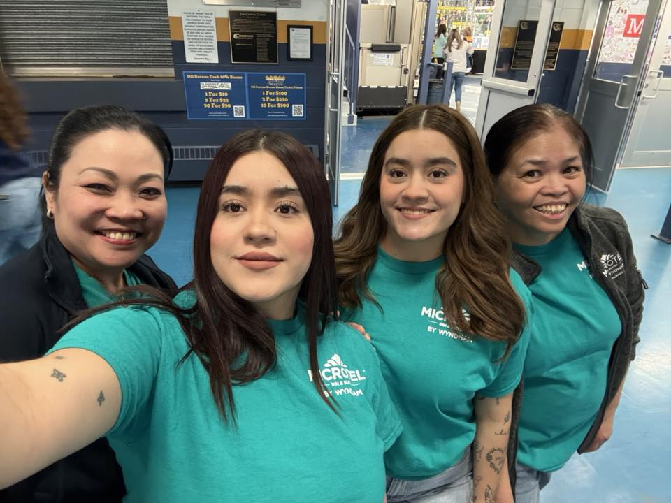 CommonGroundMBH's tweet photo. the team at Microtel Inn &amp; Suites Fort McMurray, AB came together and helped out at a recent @MOBHockey game. Great work, everyone! 🏒

#communityinvolvement #fortmcmurray #commonground #volunteerspiritThe https://t.co/0EwdX5Gyx2
