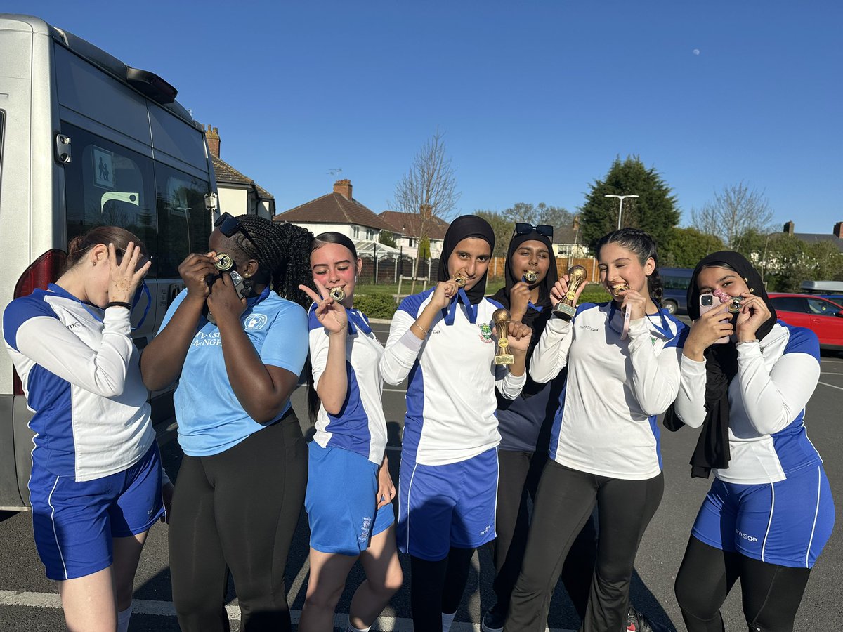 HolyTrinityPE_'s tweet photo. KS3 &amp; KS4 girls football teams enjoying their Spring Cup win in the sun!!  🥇⚽️🏆☀️@HolyTrinityCol @YourSchoolGames https://t.co/gButZ3tlIc