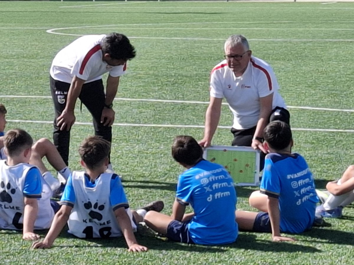 ffrm_se's tweet photo. 😌⚽ | Última sesión de entrenamiento previa a los Nacionales Sub-12 masculinos y femeninos.

🗓️ 11-13 abril  / 📍 Madrid 

¡Vaaaaamos! #VamosFFRM https://t.co/cQK3BdHk5T